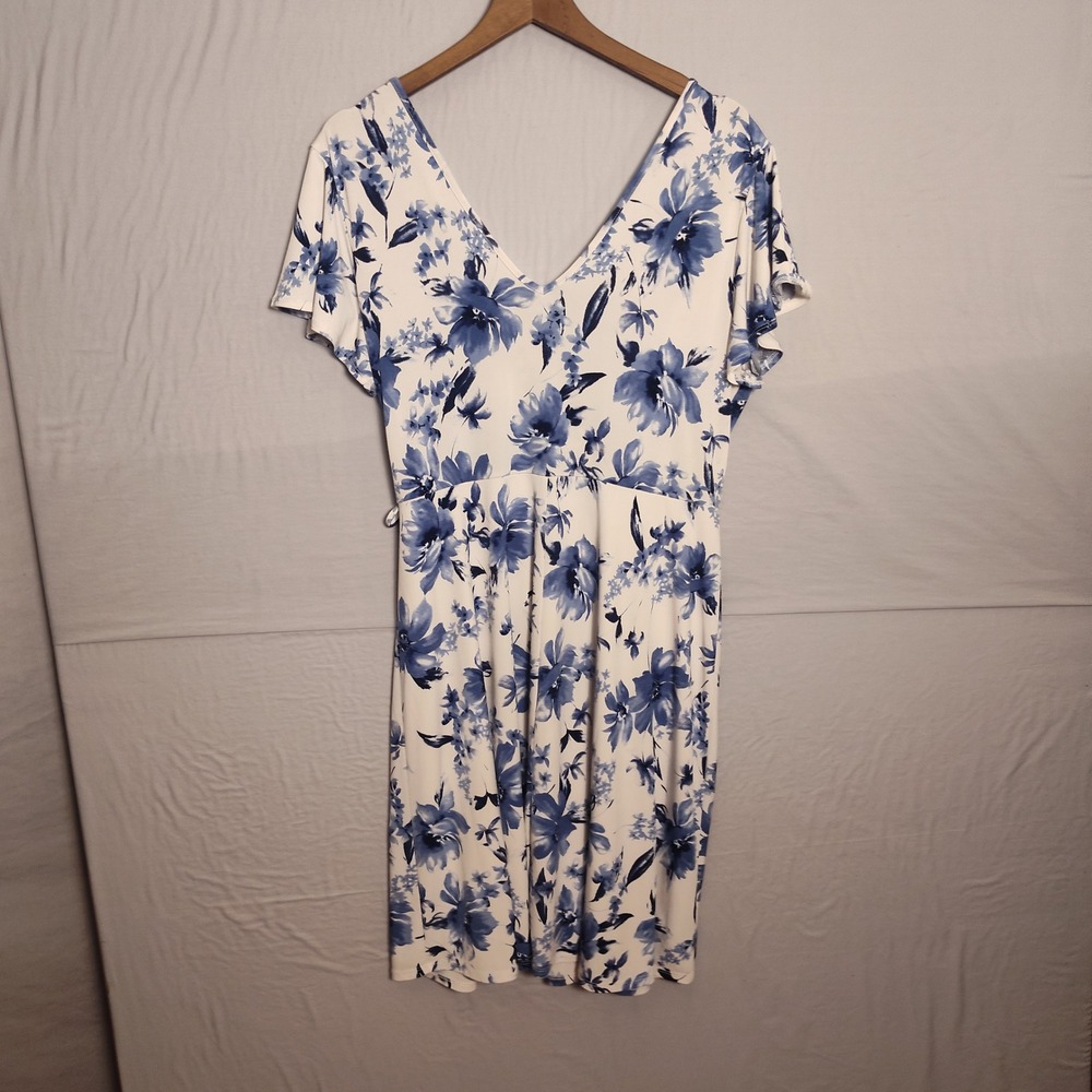 Kaileigh Womens XXL Blue Floral Faux Wrap Dress Short Sleeve V-Neck Knee Length